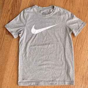 Nike boys cotton t-shirt, gray, sz Small